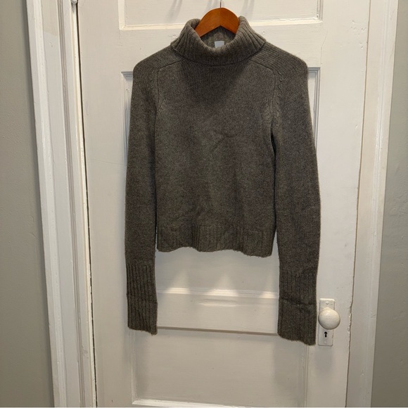 Gray 100% Cashmere J Crew Turtleneck Sweater - Picture 1 of 3